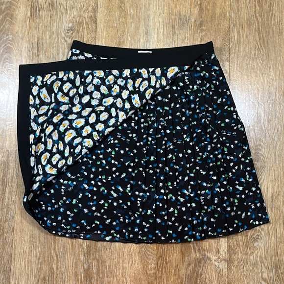 J. Crew Factory Black Print Pleated Faux Wrap Skirt Size 6 Lined Mini EUC - Picture 5 of 15